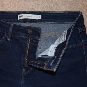 Levi's Mid Rise Skinny Size 6